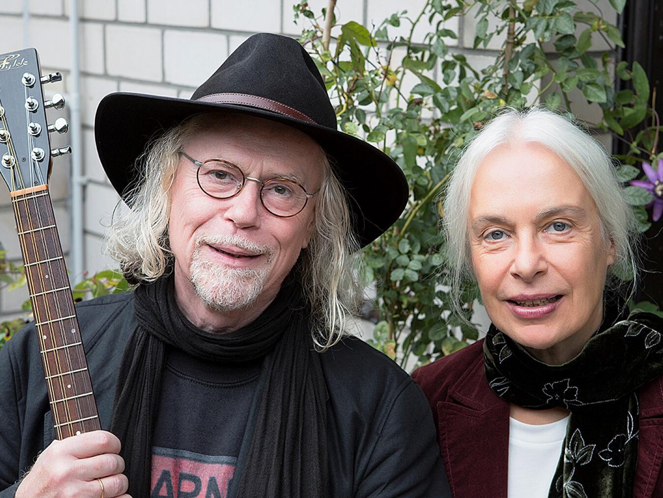 Ulrike und Claus von Weiß musizieren auf Haus Ingenray.Foto: privat