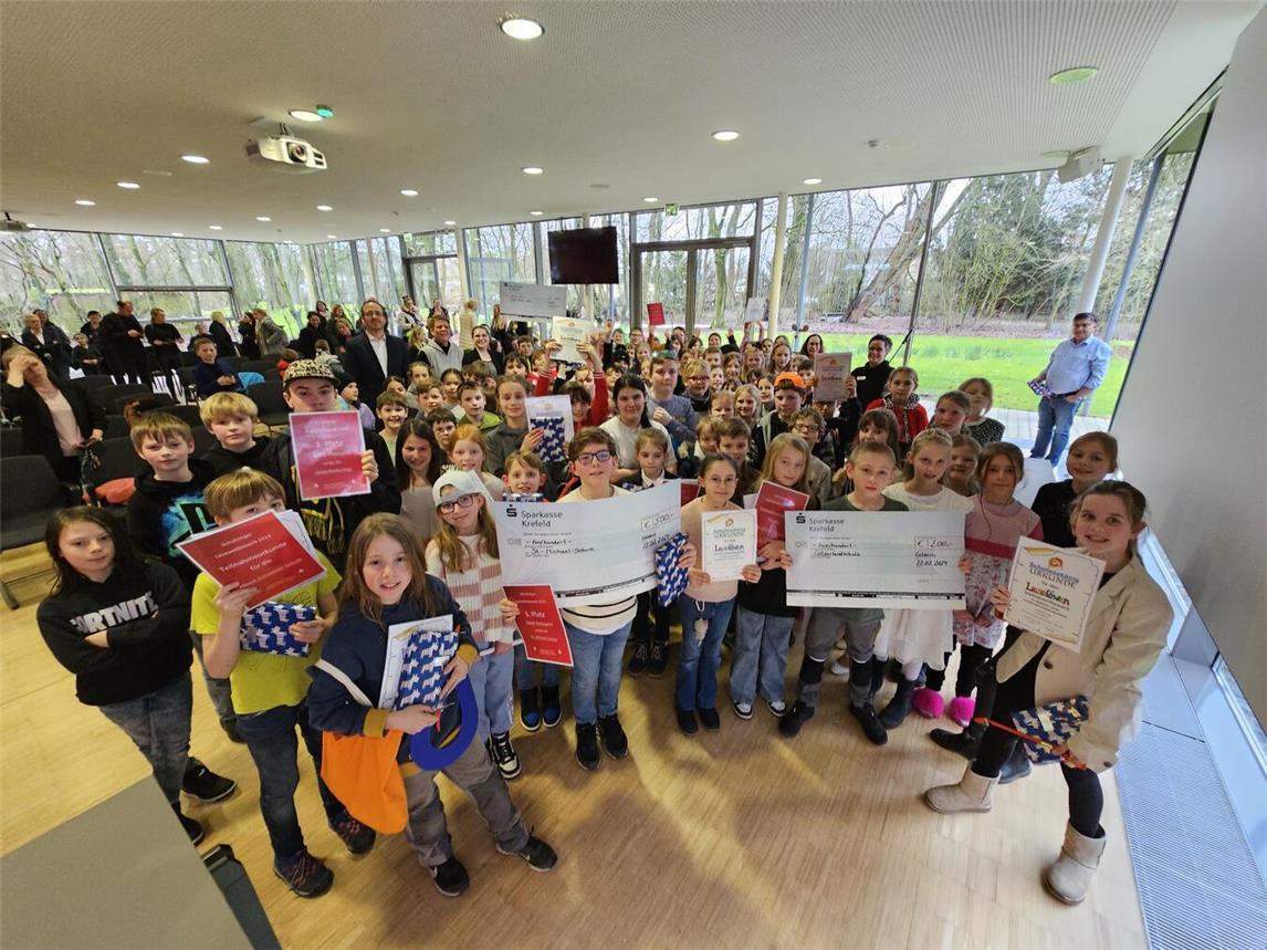 Und schon ist der Wettbewerb wieder vorbei: Die Lesekönige wurden im Gelderner Bürgerforum geehrt. NN-Foto: T. Langer