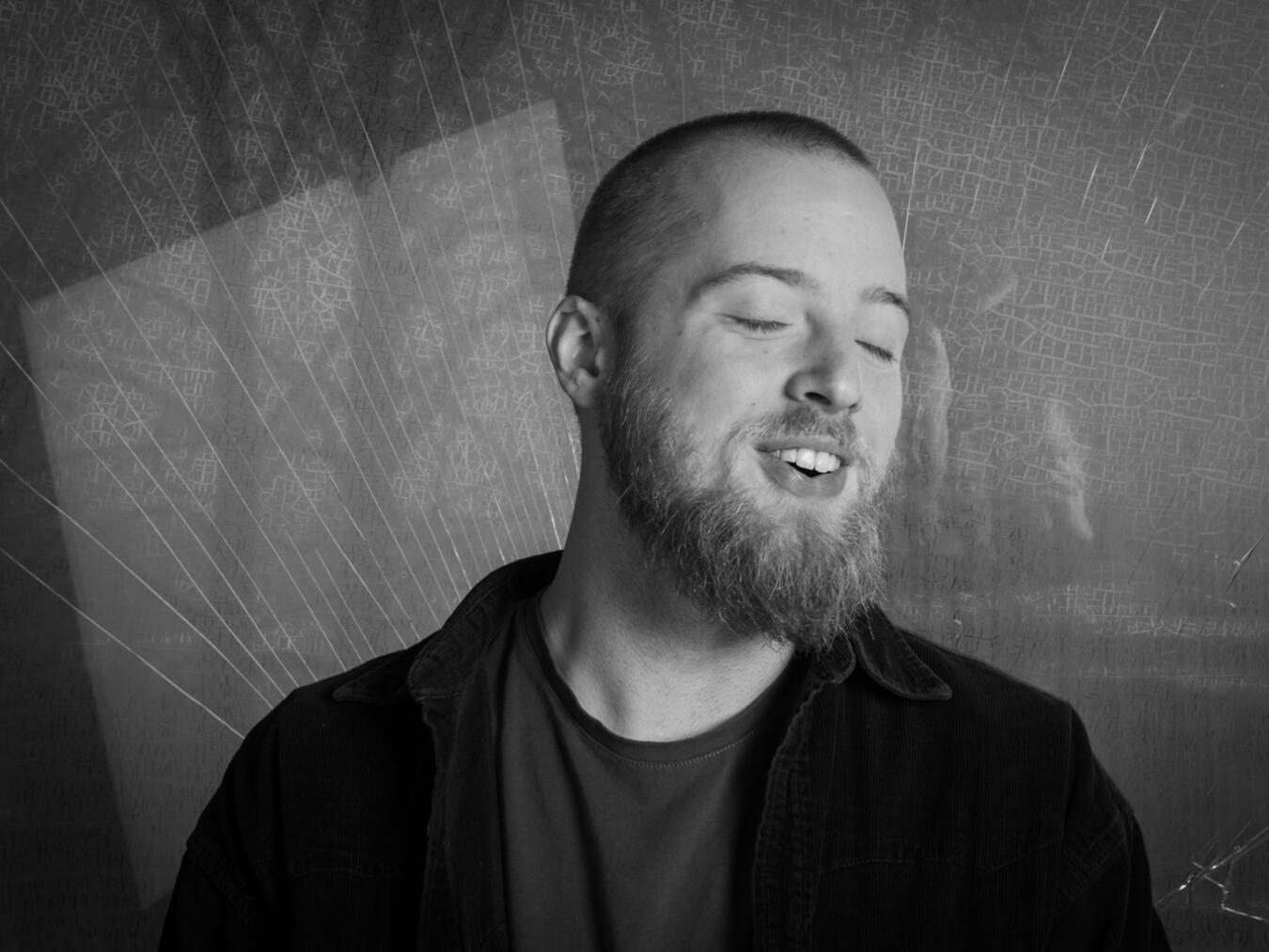 Mikula Schulz Solo-Konzert im Theater im Fluss, zwei Klangwelten, 10. Oktober, Foto von Maayke Kleinbussink.
