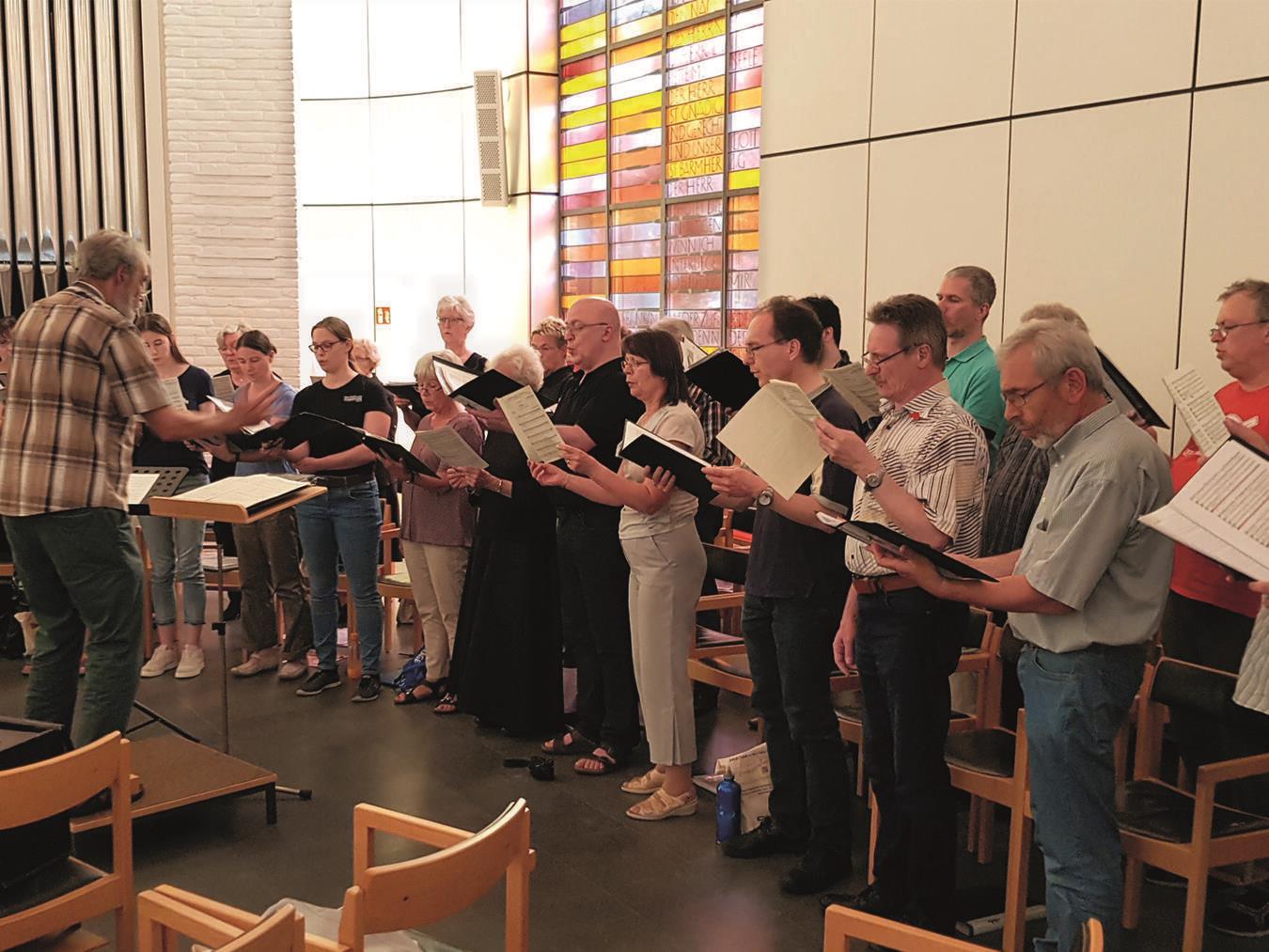 Unter dem Titel „Kammerchor trifft Jazz“ präsentiert die Niederrheinische Kantorei unter der langjährigen Leitung von Werner Seuken zwei Werke, die sich in unterschiedlicher Weise mit den Messetexten auseinandersetzen. Foto: Niederrheinische Kantorei