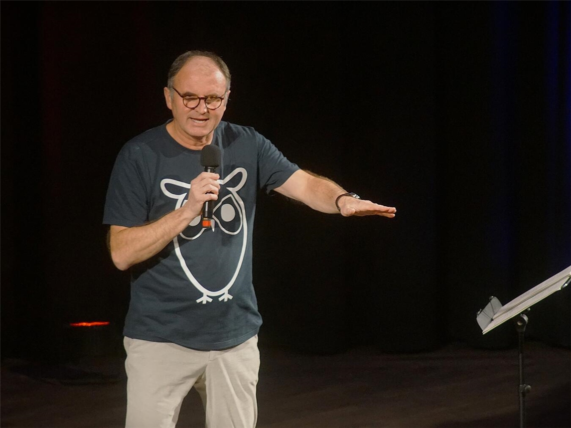 Unterhaltsames niederrheinisches Kabarett gab es mit Ludger Kazmierczak. Foto: Stadt Rees