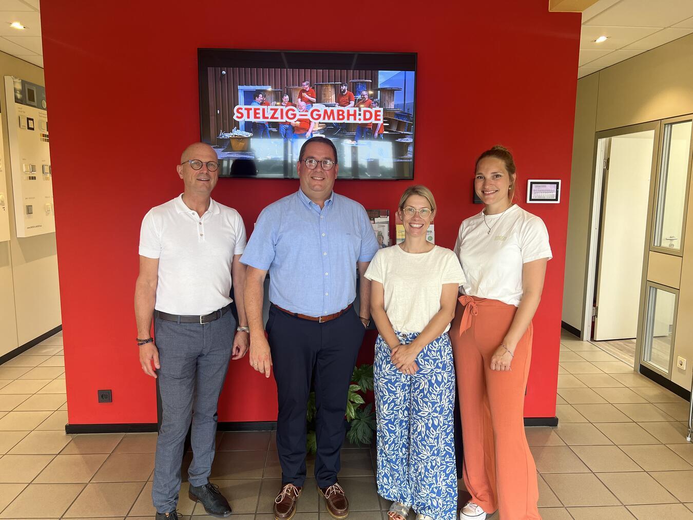 Unternehmensbesuch bei Elektro Stelzig: (v. l.) Peter Hinze, Marco Kapelle, Sara Kreipe und Nathalie Christmann (WfG). Foto: WfG Emmerich