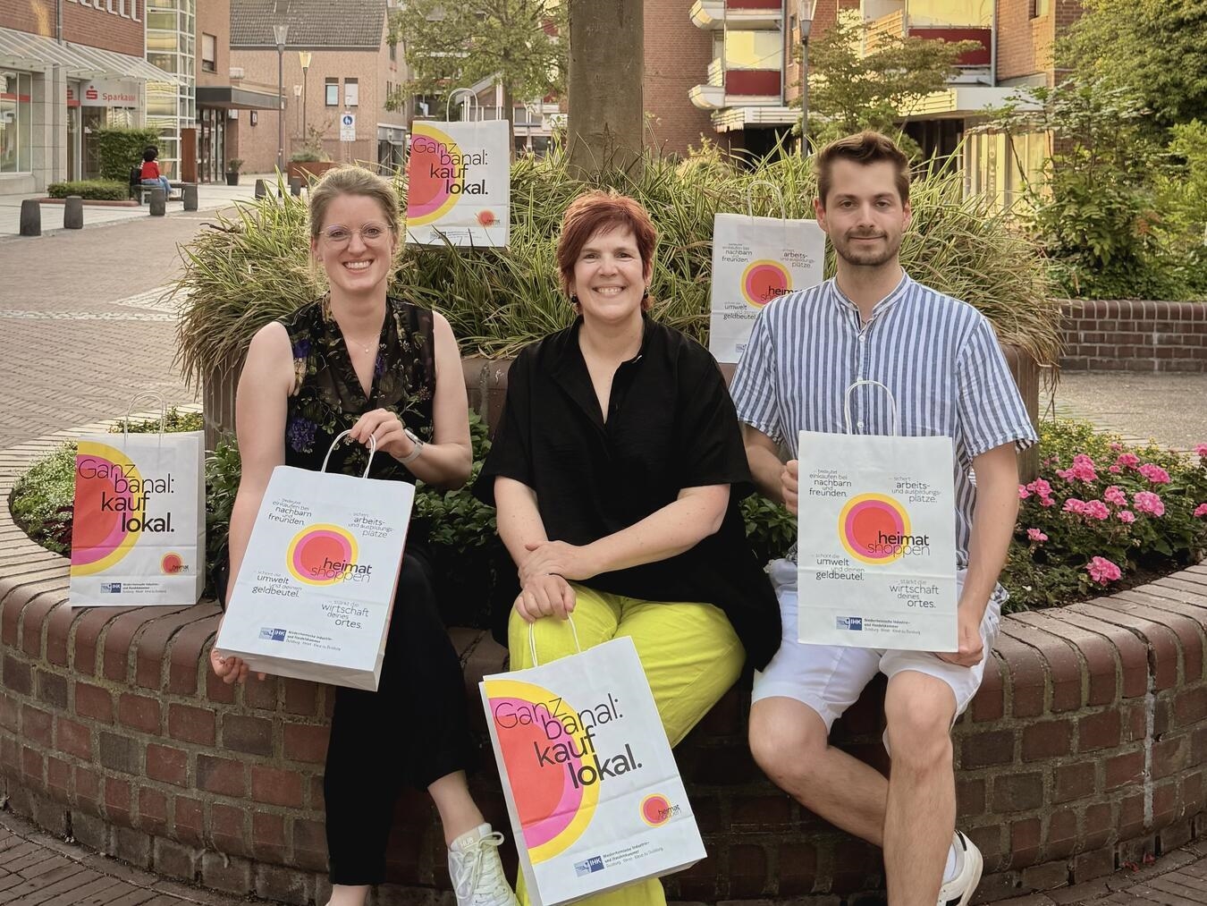 "Citymanagerin Anne Klatt und Werbering-Vorstandsmitglieder beim Heimatshoppen in Geldern unterstützen"