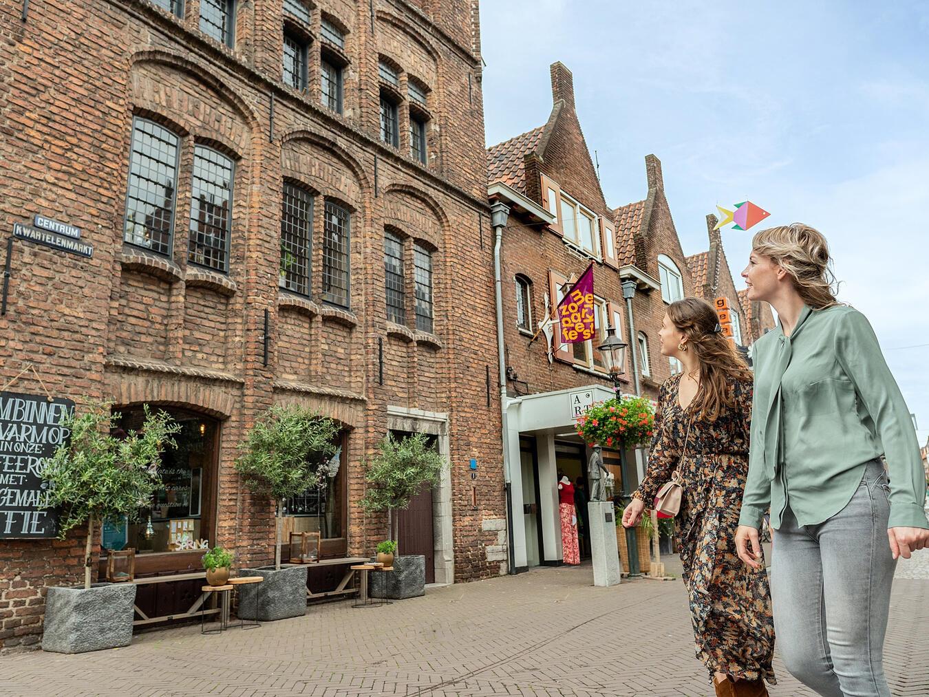 Venlo bietet mit seinen zahlreichen Geschäften und Lokalen die perfekte Gelegenheit für einen ausgedehnten Stadtbummel. Foto: Venlo Partners