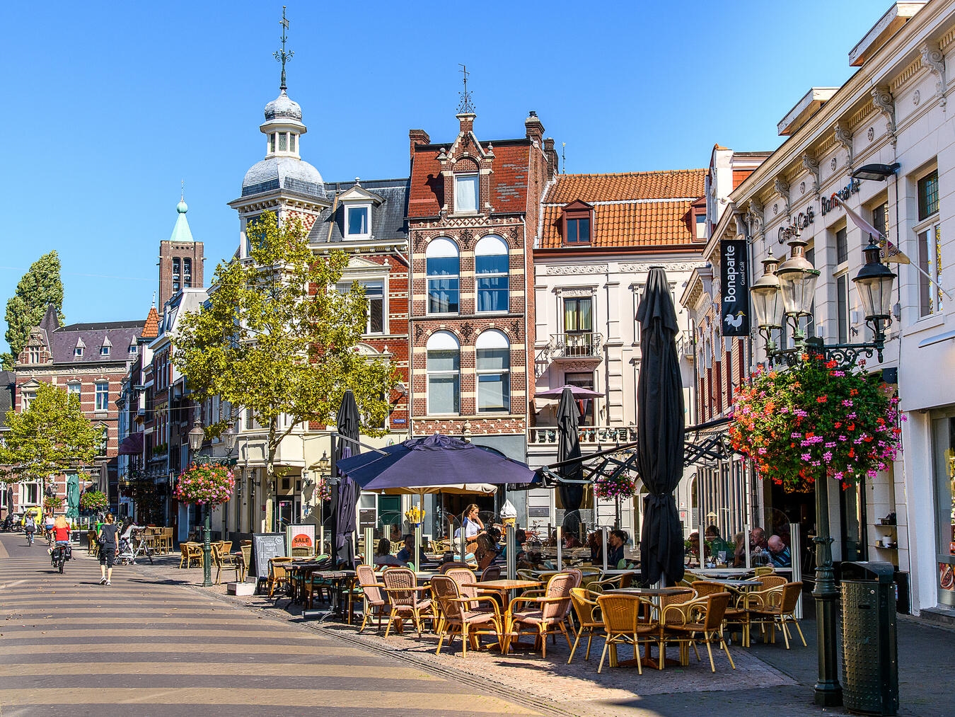 Venlo ist immer einen Shopping-Bummel wert – vor allem die kleinen Straßen wie hier die Parade, sind ein Genuss für alle Sinne.