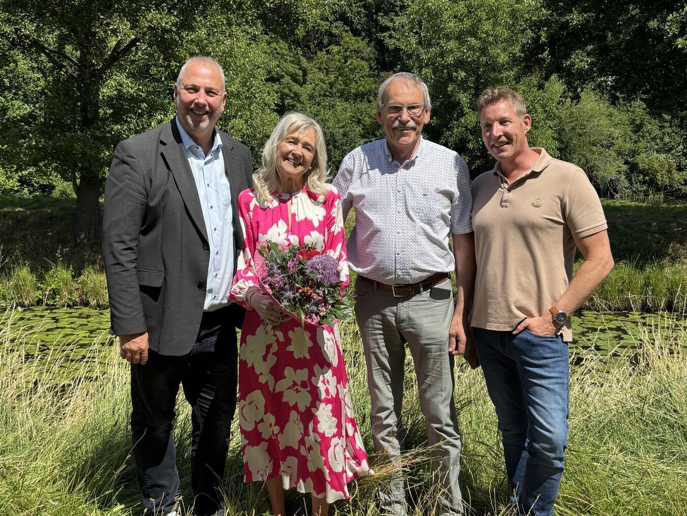 Verabschiedung: (v. l.) Geschäftsführer Holger Friedrich, Christine Kolsberger, Deichgräf Harry Schulz und Marcus Schaffeld (Bereichsleitung Verwaltung). Foto: Deichverband