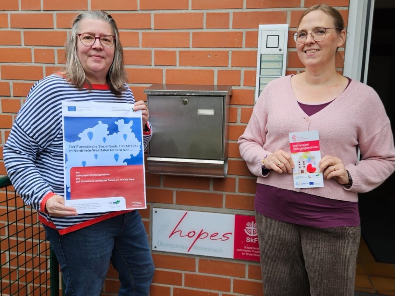 "Verena Richartz und Katja Koester vom SkF Kreis Kleve lächeln beim Treffen, Foto von SkF Kreis Kleve"