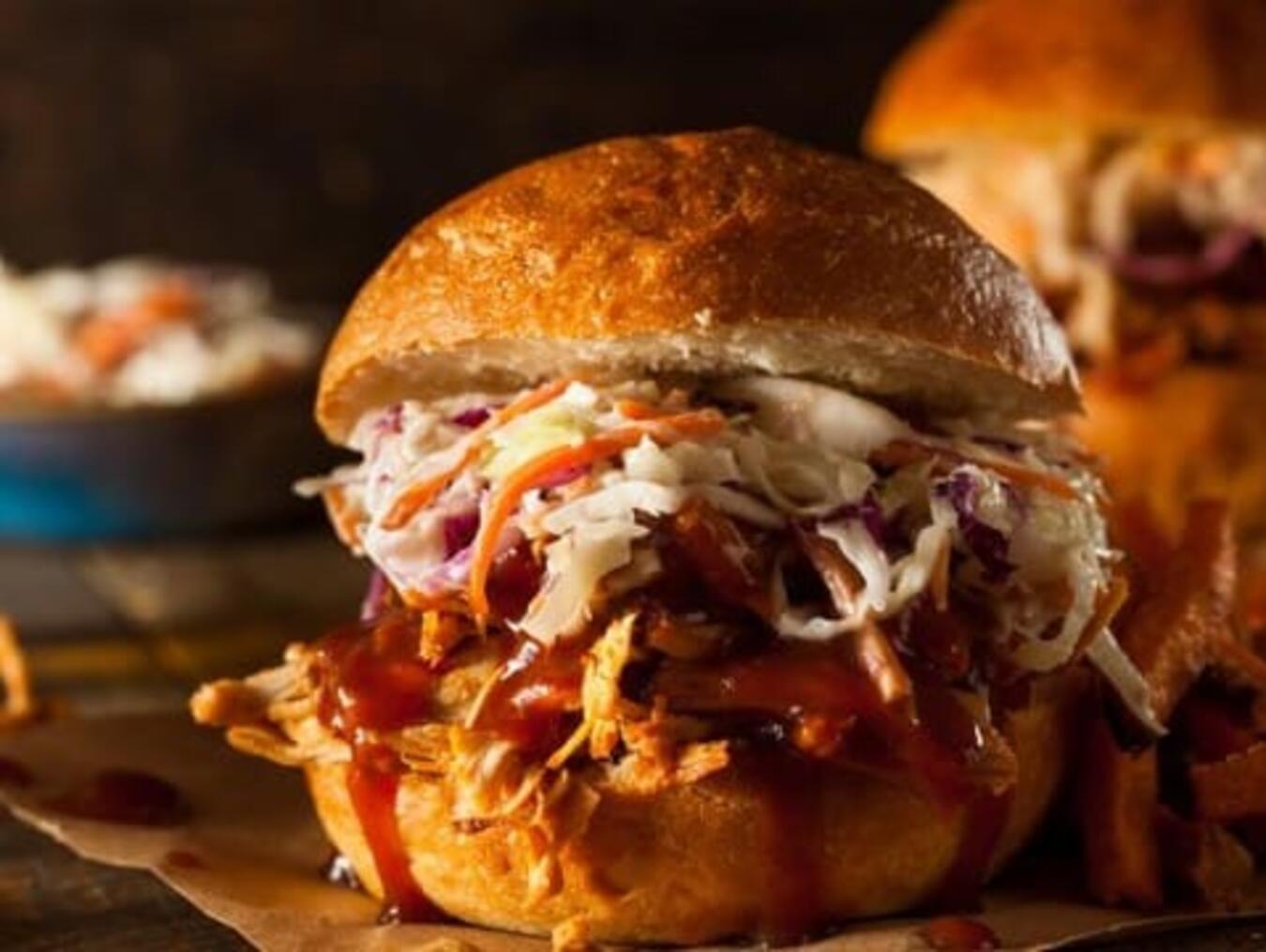 Verschiedene Foodtrucks mit Speisen aus aller Welt locken Interessierte am kommenden Wochenende auf den Straelener Marktplatz.Fotos: Streetfood Agentur / EnMa Deutschland