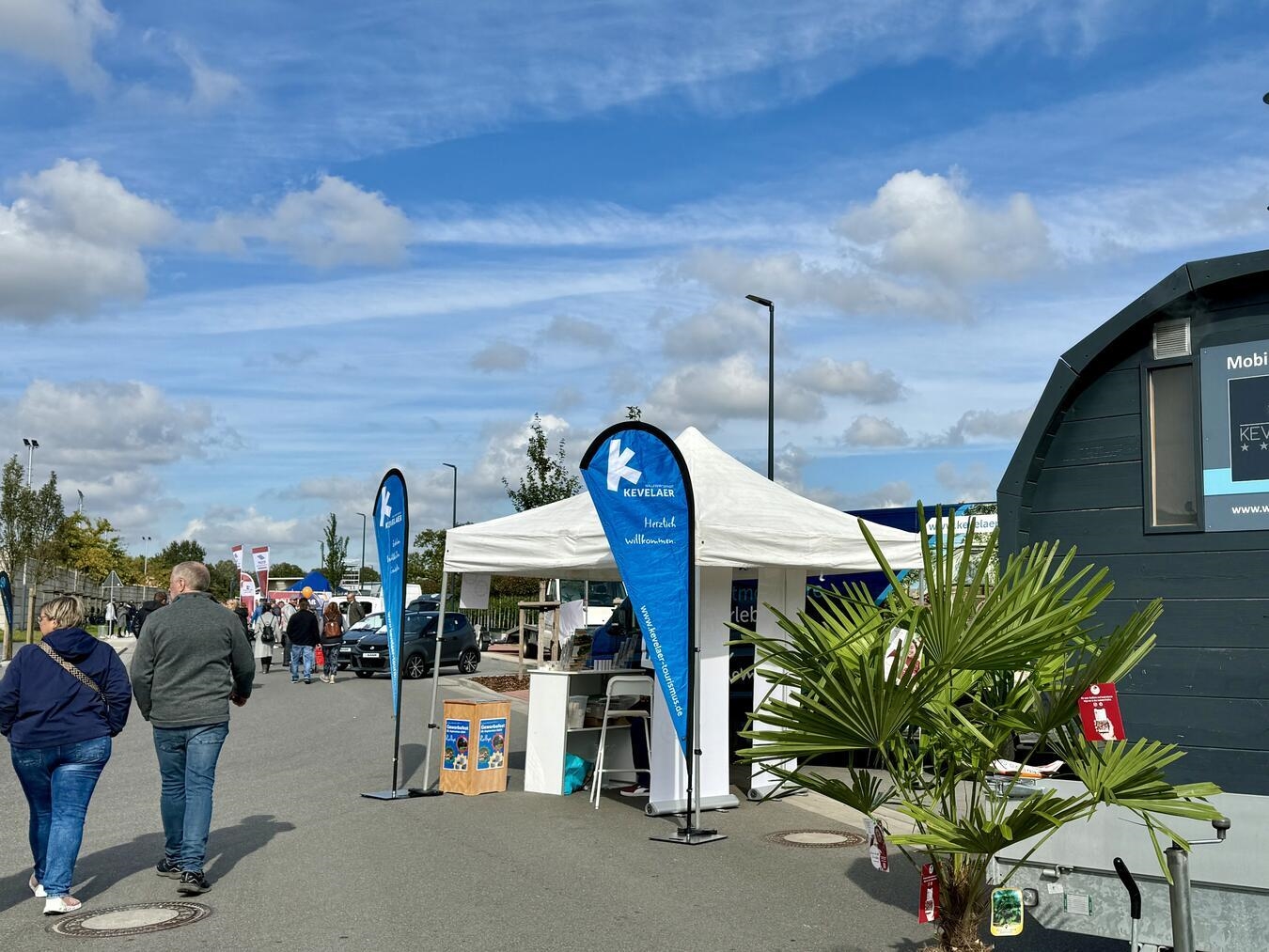 Verschiedene Unternehmen präsentieren sich beim Gewerberingfest und bieten Unterhaltung für Groß und Klein. Foto: Stadt Kevelaer