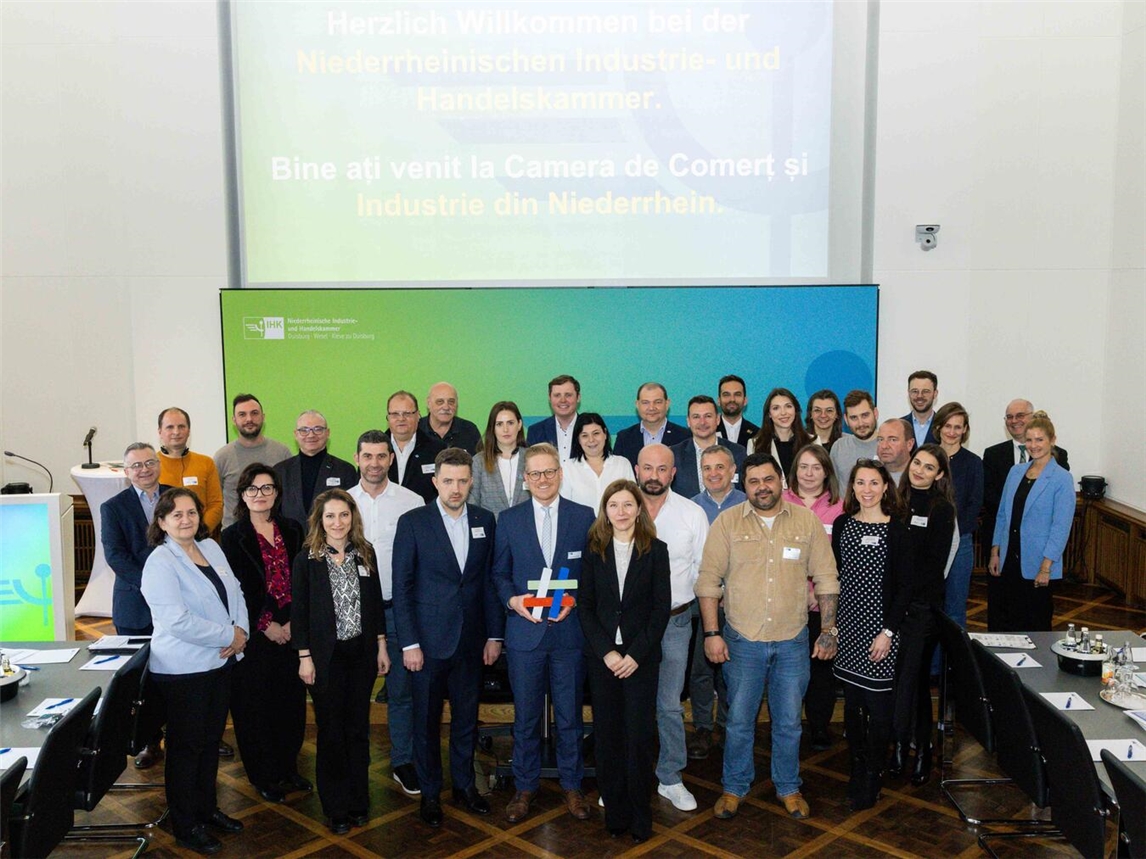 Vertreter aus Bauwirtschaft, Architektur- und Planungsbüros, Handels- und Montageunternehmen sowie Bauverbänden nutzten das Treffen für einen intensiven Austausch. Foto: Niederrheinische IHK/Jacqueline Wardeski