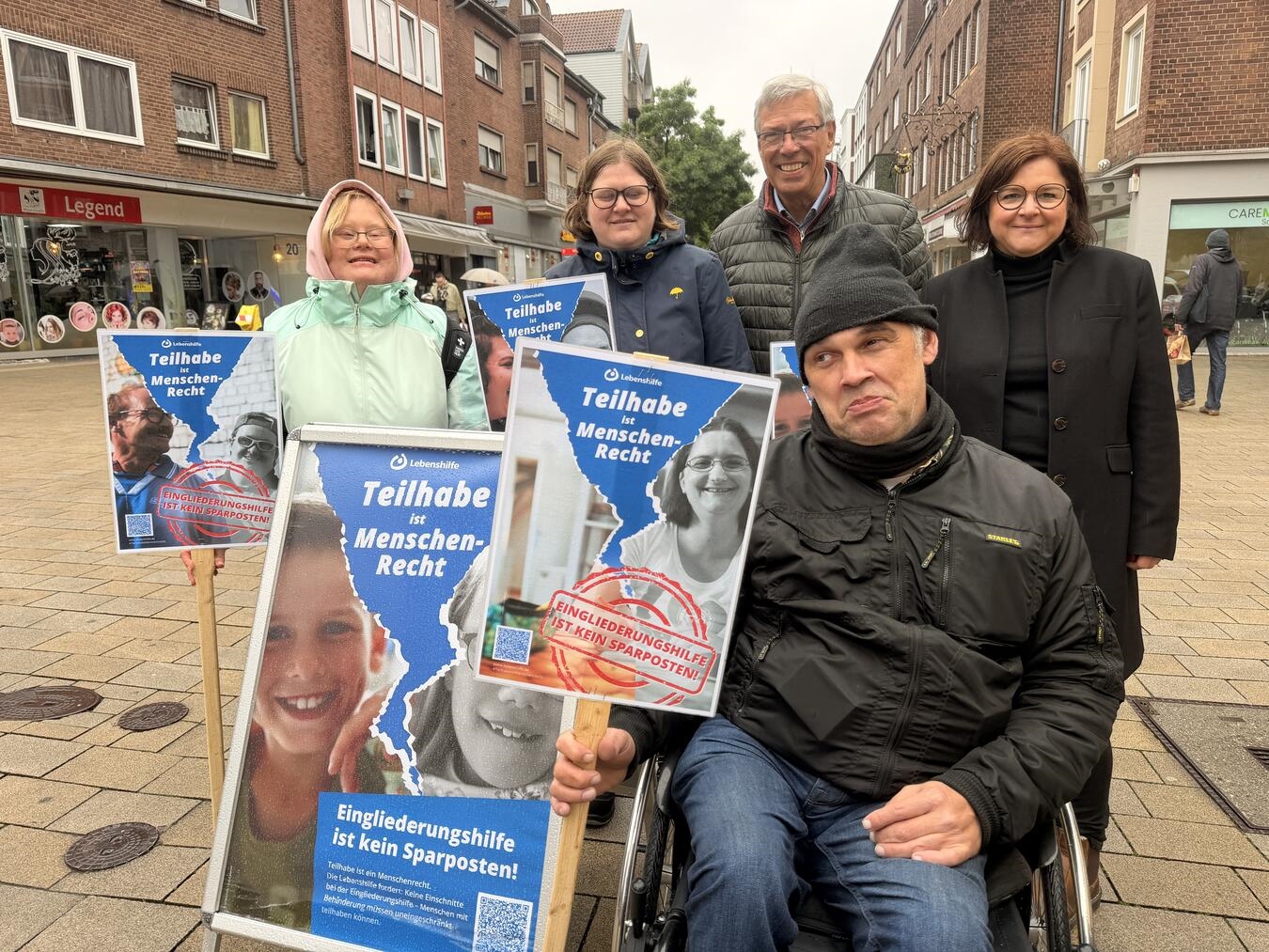 "Gruppenfoto: Vertreter der LHUN und Lebenshilfe-Rat bei einem Meeting, Foto: privat"