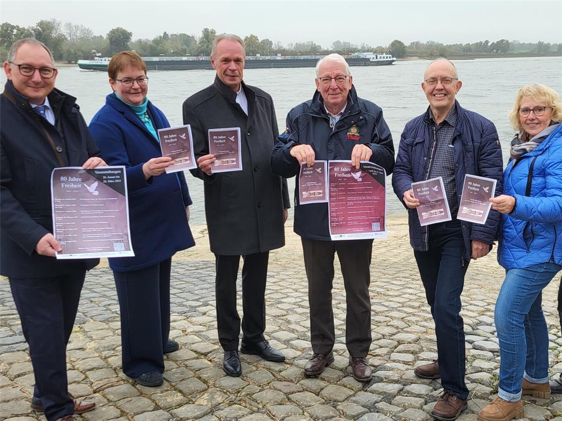 Vertreter der Stadt Rees und Partner laden zu den Gedenkveranstaltungen ein. NN-Foto: MB