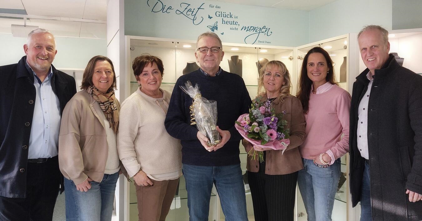 Vertreter der Unternehmervereinigung AusStraelen und der Wirtschaftsförderung besuchten Irmgard und Franz-Wilhelm Alsters in den fast leeren Geschäftsräumen.Foto: AusStraelen