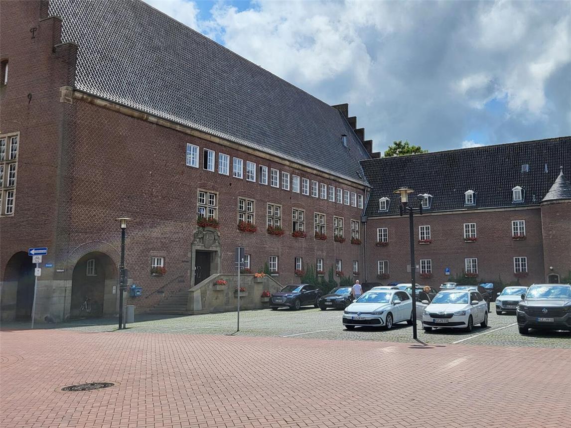 Verwaltung und Ratsfraktionen in Emmerich sollen gemeinsam Richtlinien für die Wahlwerbung erarbeiten. NN-Foto: Michael Bühs