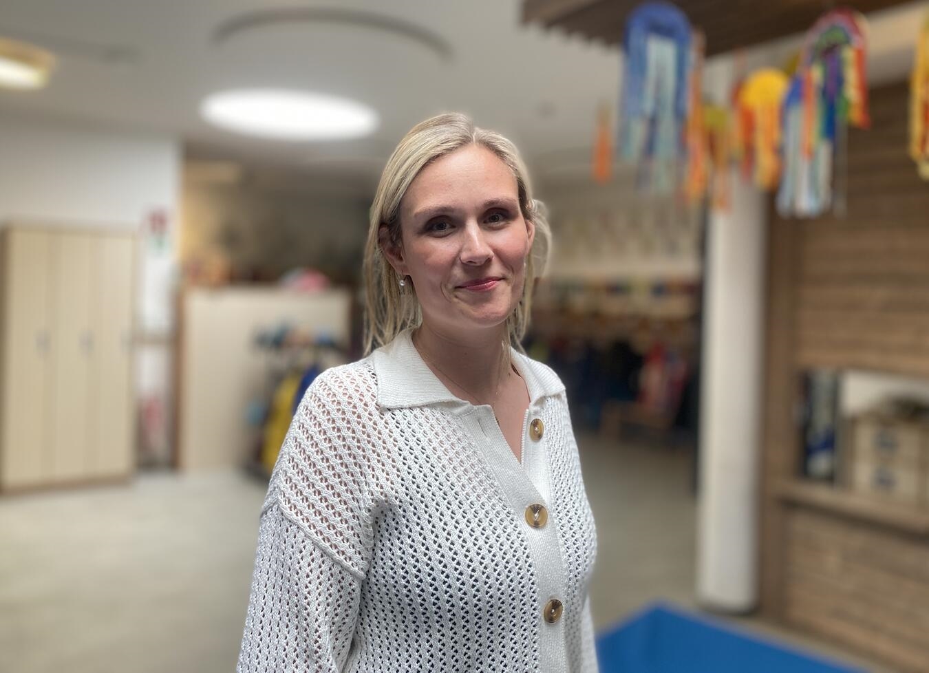Victoria Wix übernimmt Leitung der Kita Lummerland in Geldern, abgebildet im Innenbereich der Einrichtung.
