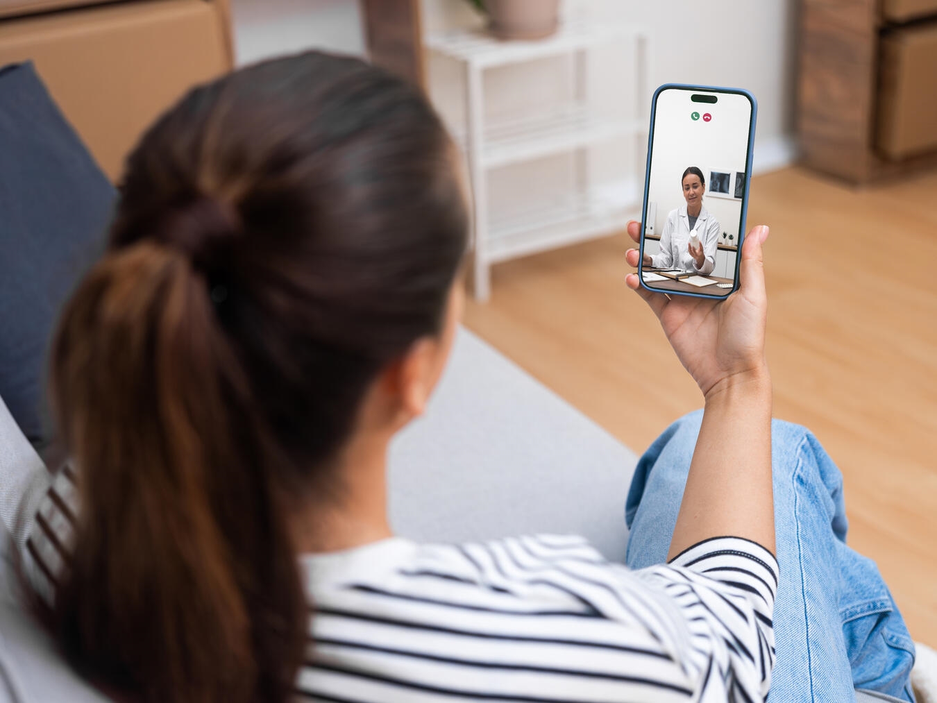 "Ärztin in Online-Videosprechstunde, Gesundheitsberatung digital, OlgaDemina-gettyimages"
