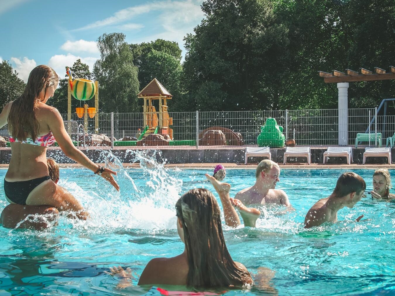 "Ferienprogramm im Embricana Emmerich, Kinder beim Wasserspaß, Action im Schwimmbad, EGD"