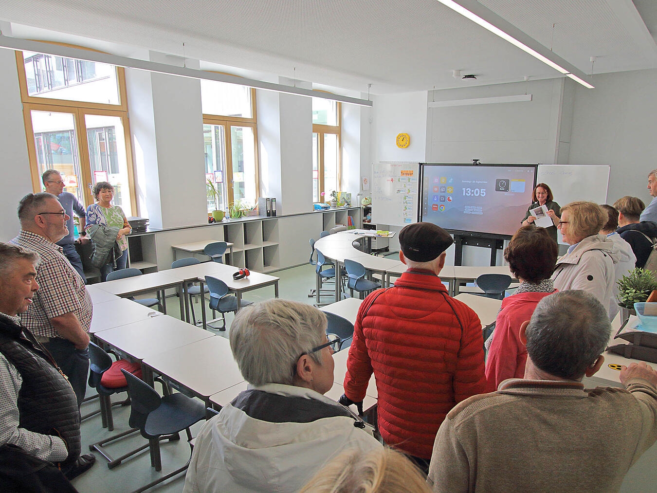 Viele interessierte Besucher nutzten die Gelegenheit, die neuen Räume der Schule zu besichtigen.NN-Foto: Theo Leie