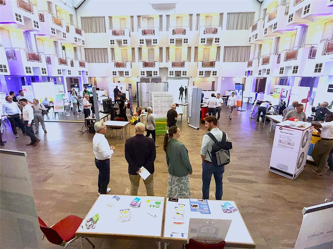 Viele Interessierte und Aussteller waren im Rheinberger Stadthaus beim Aktionstag dabei. Foto: Stadt Rheinberg