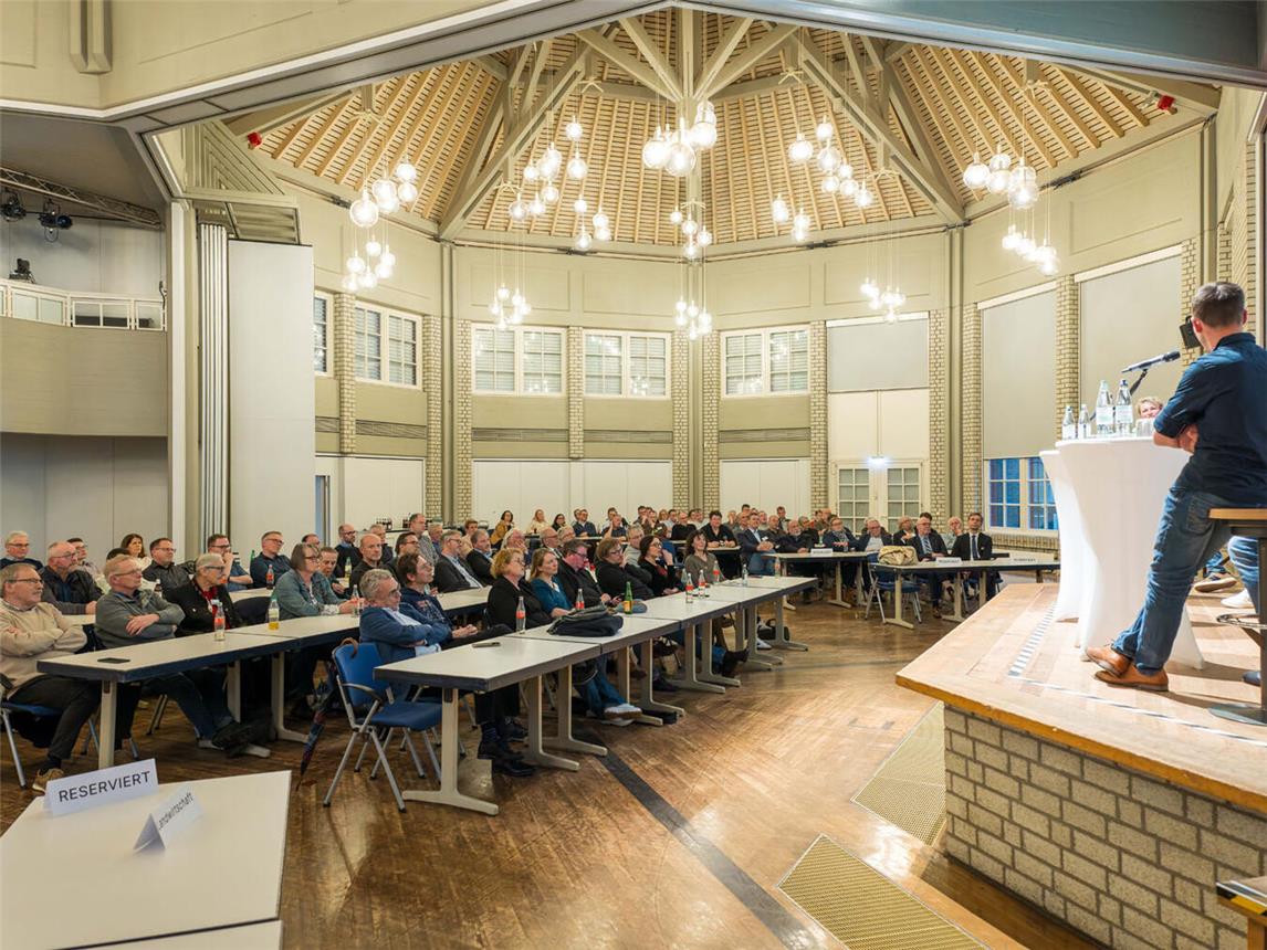 Viele interessierte Zuhörer hatten den Weg ins Gocher Kastell gefunden. Foto: Dirk Verweyen