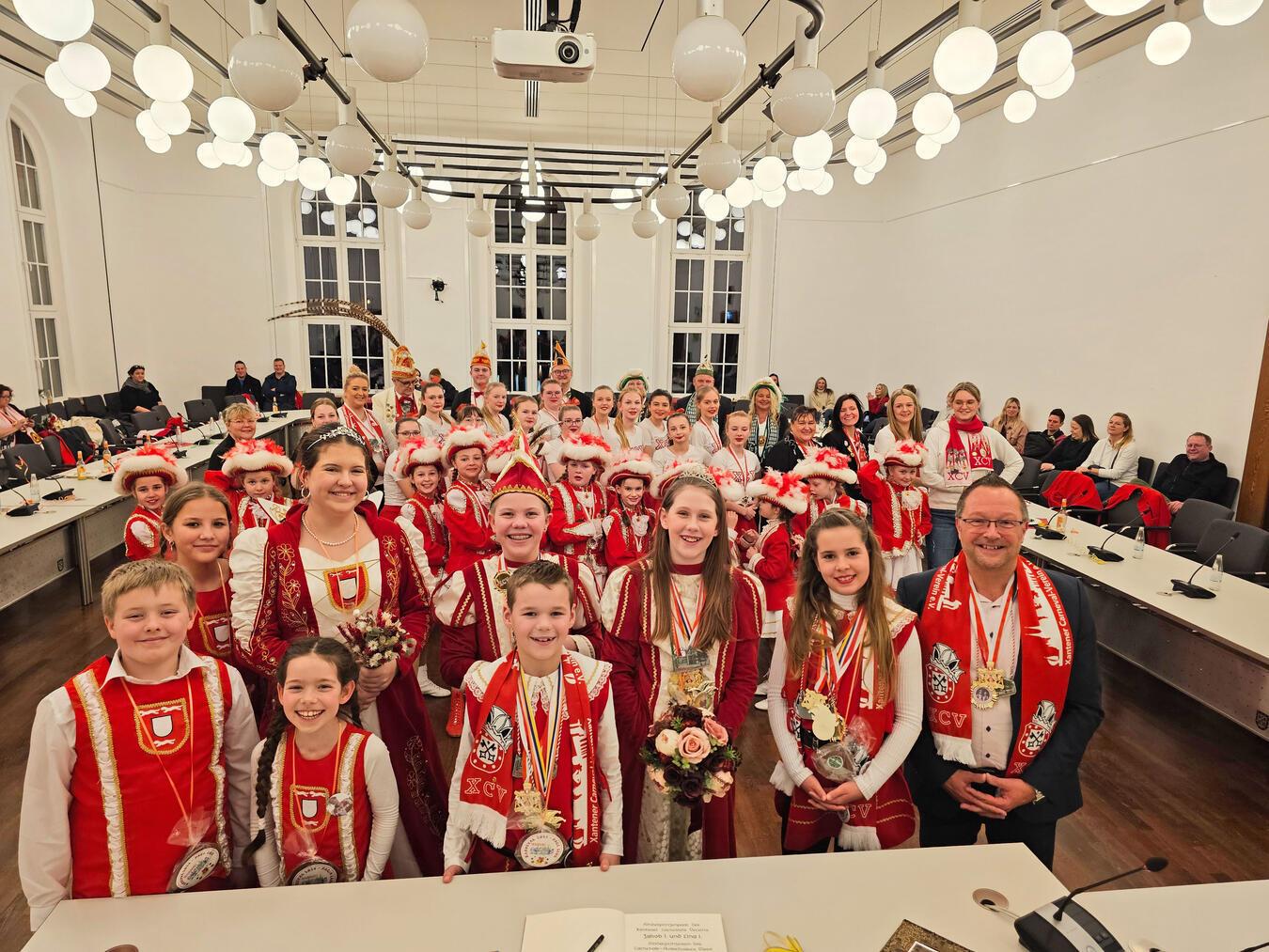 Viele Jecken waren der Einladung ins Xantener Rathaus gefolgt. NN-Fotos: Thomas Langer