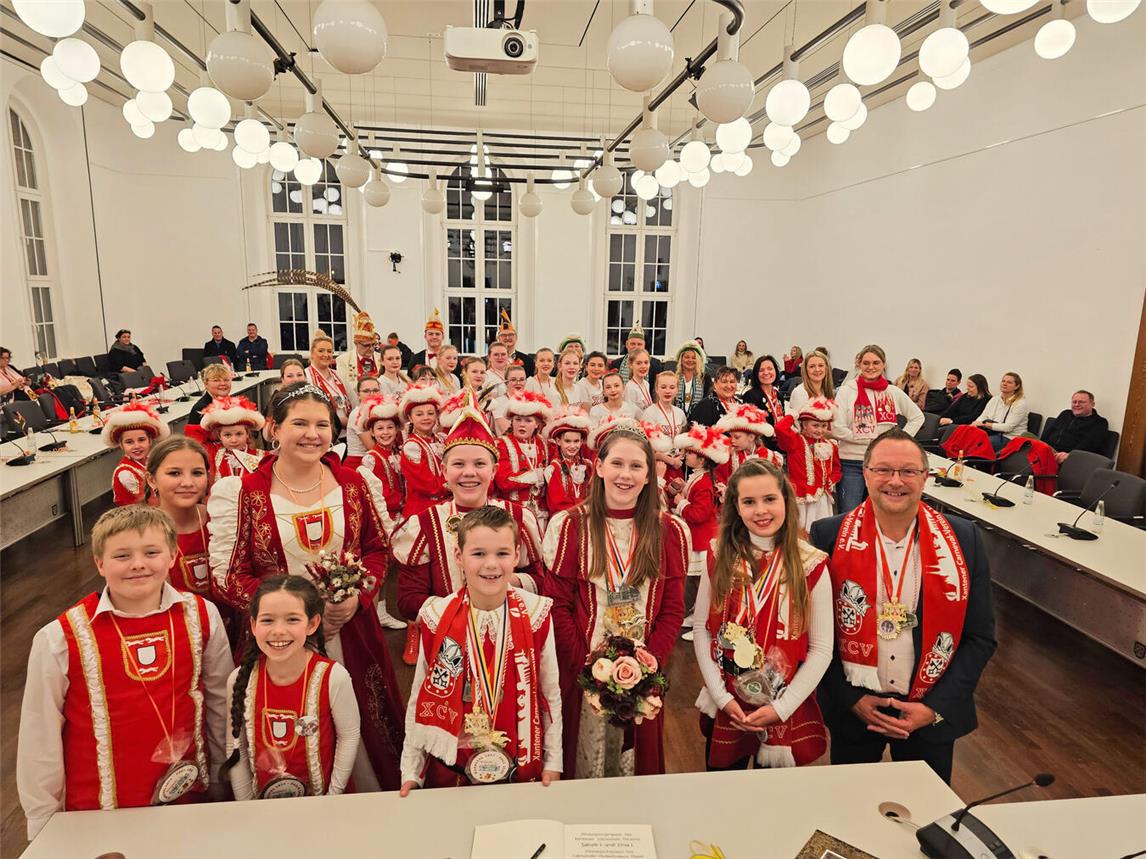 Viele Jecken waren der Einladung ins Xantener Rathaus gefolgt. NN-Fotos: Thomas Langer