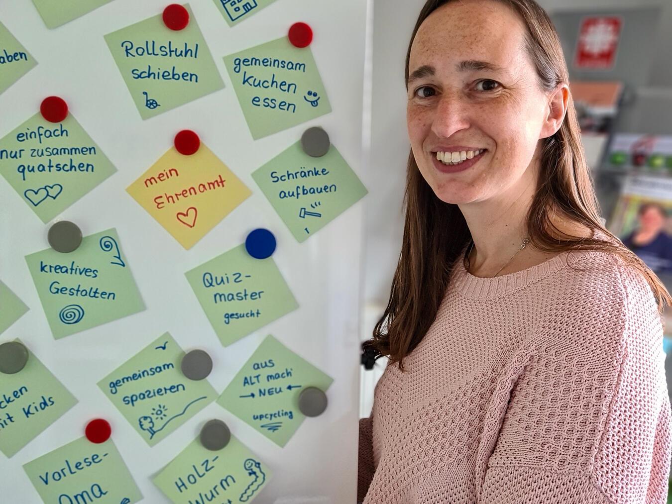 Vielfältige Möglichkeiten im Ehrenamt: Regina Matzke vom Freiwilligen-Zentrum Gelderland führt Menschen zusammen.Foto: Caritasverband Geldern-Kevelaer