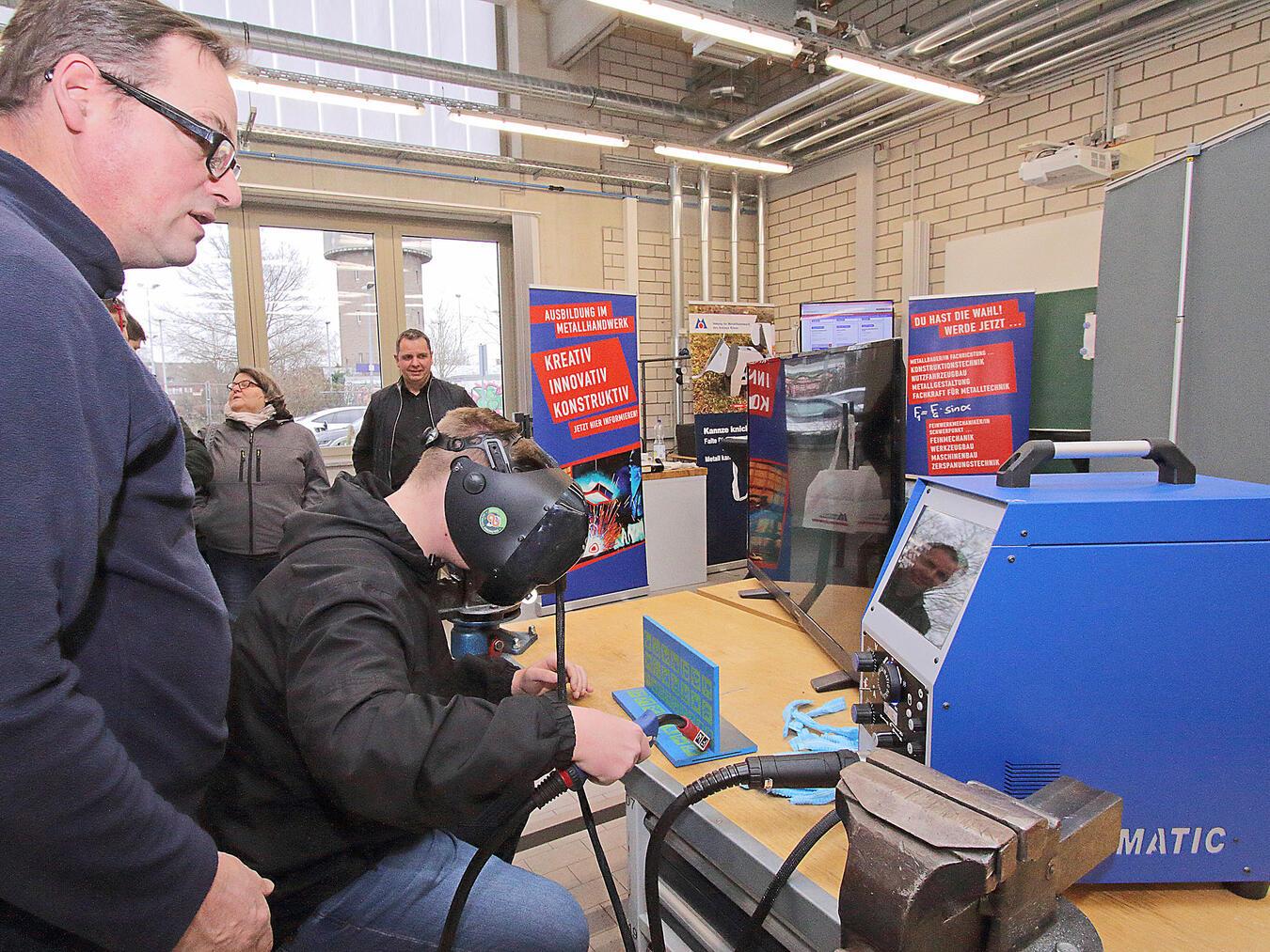 Virtuell schweißen konnte man im Metallbereich.