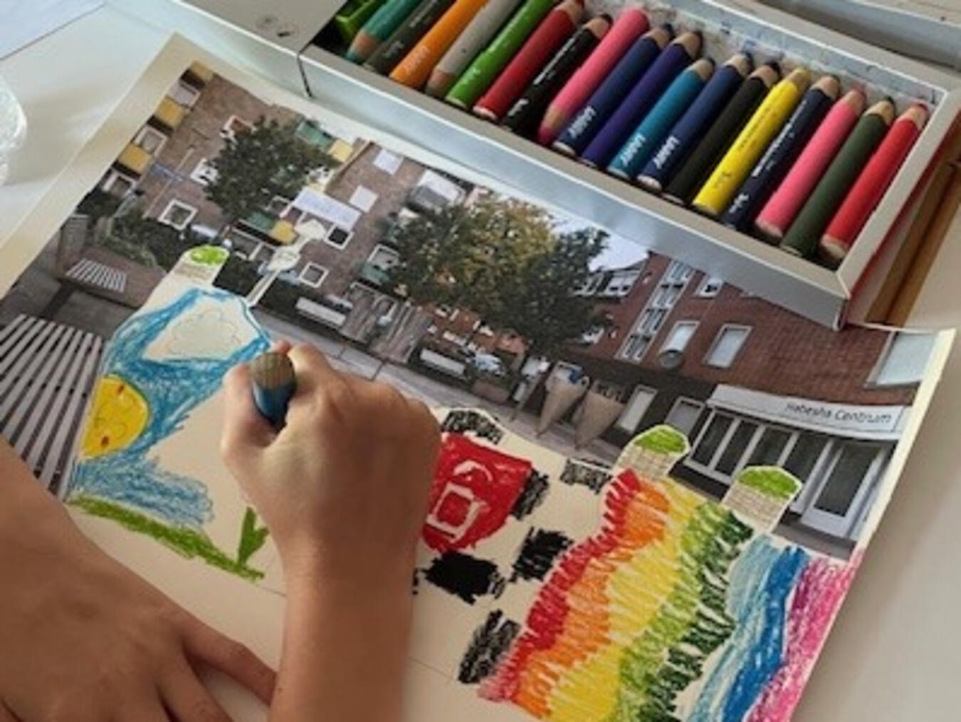 "Emmericher Schüler entwickeln Stadtgestaltungsideen im Workshop, kreative Visionen für die Zukunft."