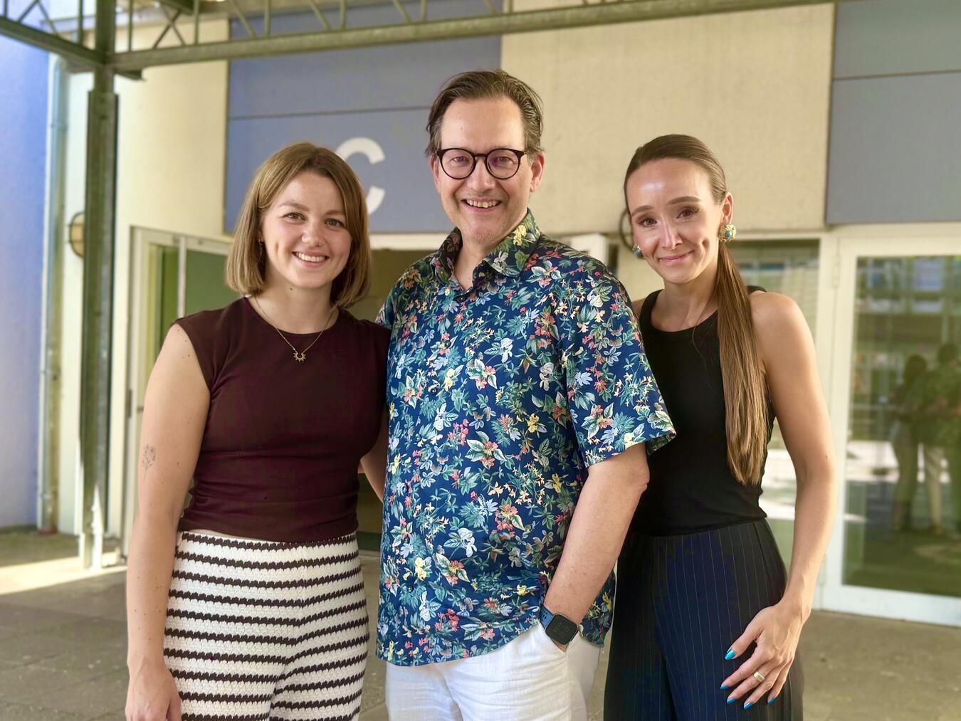 Lehrkräfte organisieren Digital-Detox-Projekttag an Gesamtschule Mittelkreis, Goch. Personen von links: Leonie Lenders, Christoph Berens, Isabelle Schäfer.