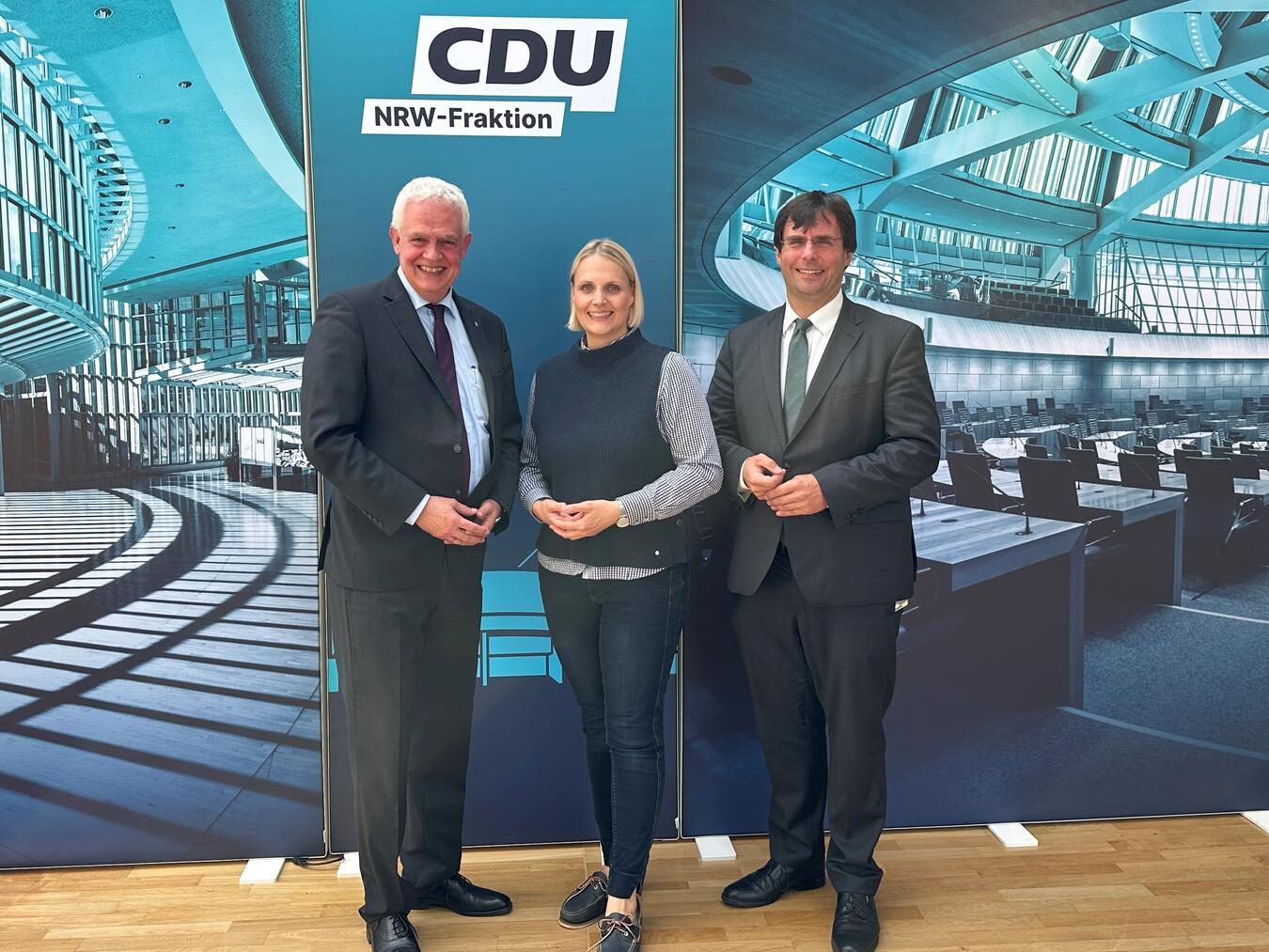 V.l.: Dr. Günther Bergmann, Charlotte Quik und NRW-Finanzminister Dr. Marcus Optendrenk. Foto: privat