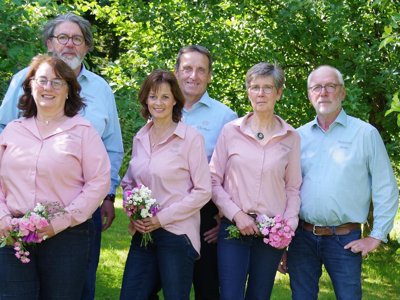 (V.l): Minister Andreas del Ben mit Aggi Teilmanns, König Thomas Birnbaum mit Stefanie Birnbaum, Minister Peter Benger mit Elke Benger. Foto: Privat
