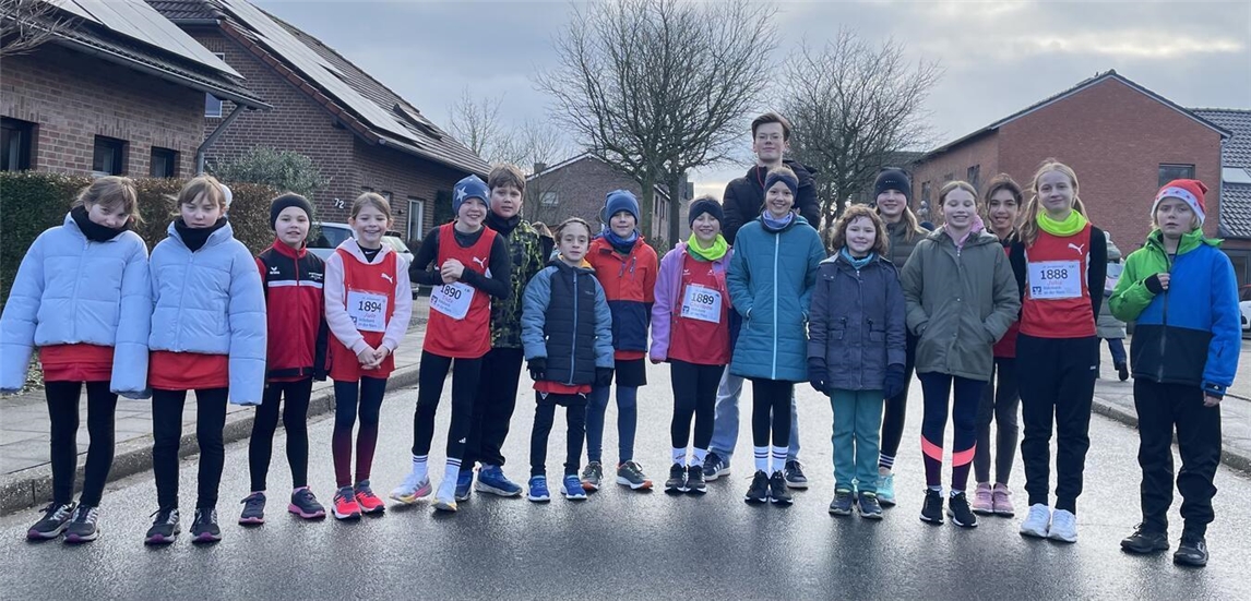 Von den Bambini bis zu den Senioren waren die Läufer in Pfalzdorf auf den Beinen. Foto: privat