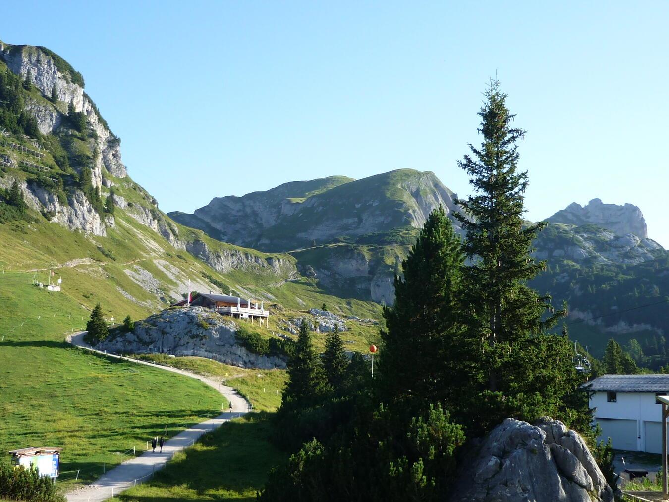 Von den Hütten gibt es schöne Ausblicke. Foto: privat