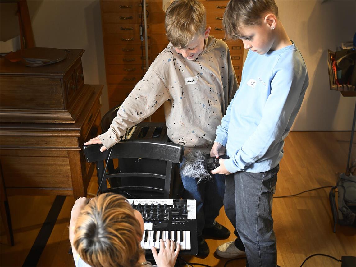 Von der ersten Idee bis zum fertigen Hörspiel wird im Workschop alles gemeinsam erarbeitet. Foto: Thomas Momsen