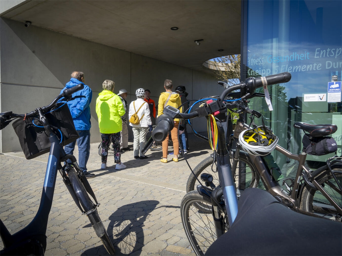 "Tourist Information im Solegarten St. Jakob, Startpunkt für Kunst- und Architektur-Tour, Foto von Gerhard Seybert"