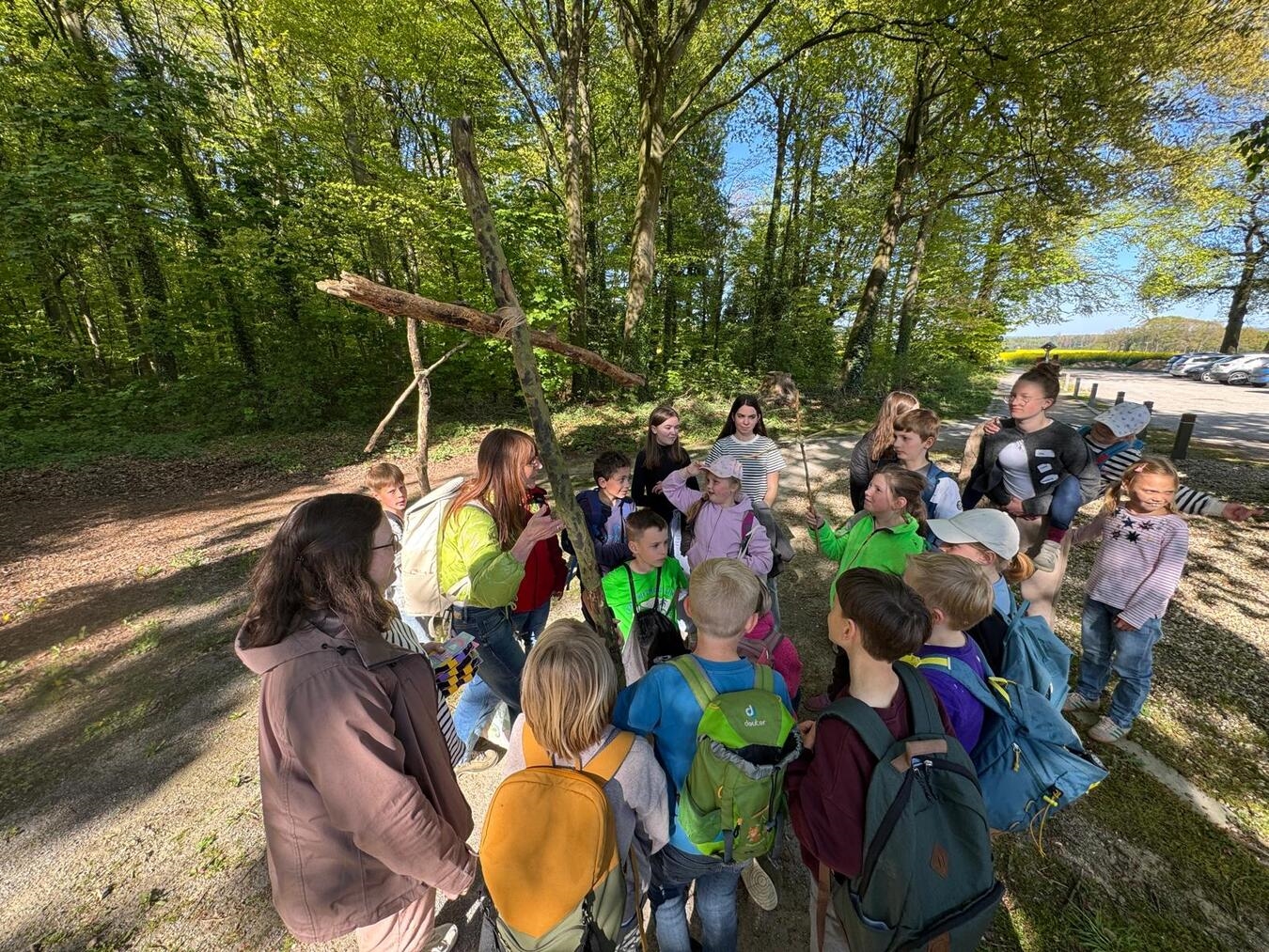 "Gruppe von Menschen bei Naturprojekt, Förderung von Umweltbewusstsein und pädagogischen Erfahrungen, Foto: privat"