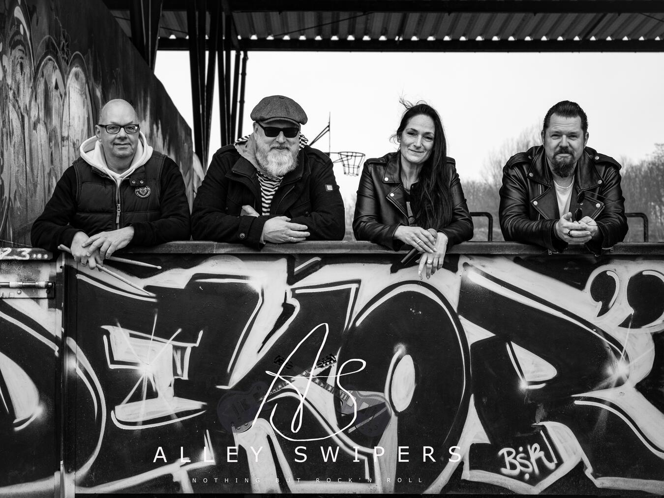 Von kraftvollen Bluesriffs bis hin zu Classic-Rock-Hymnen bieten Alley Swipers ein Hörerlebnis, dass das Publikum in seinen Bann zieht. Foto: Alley Swipers