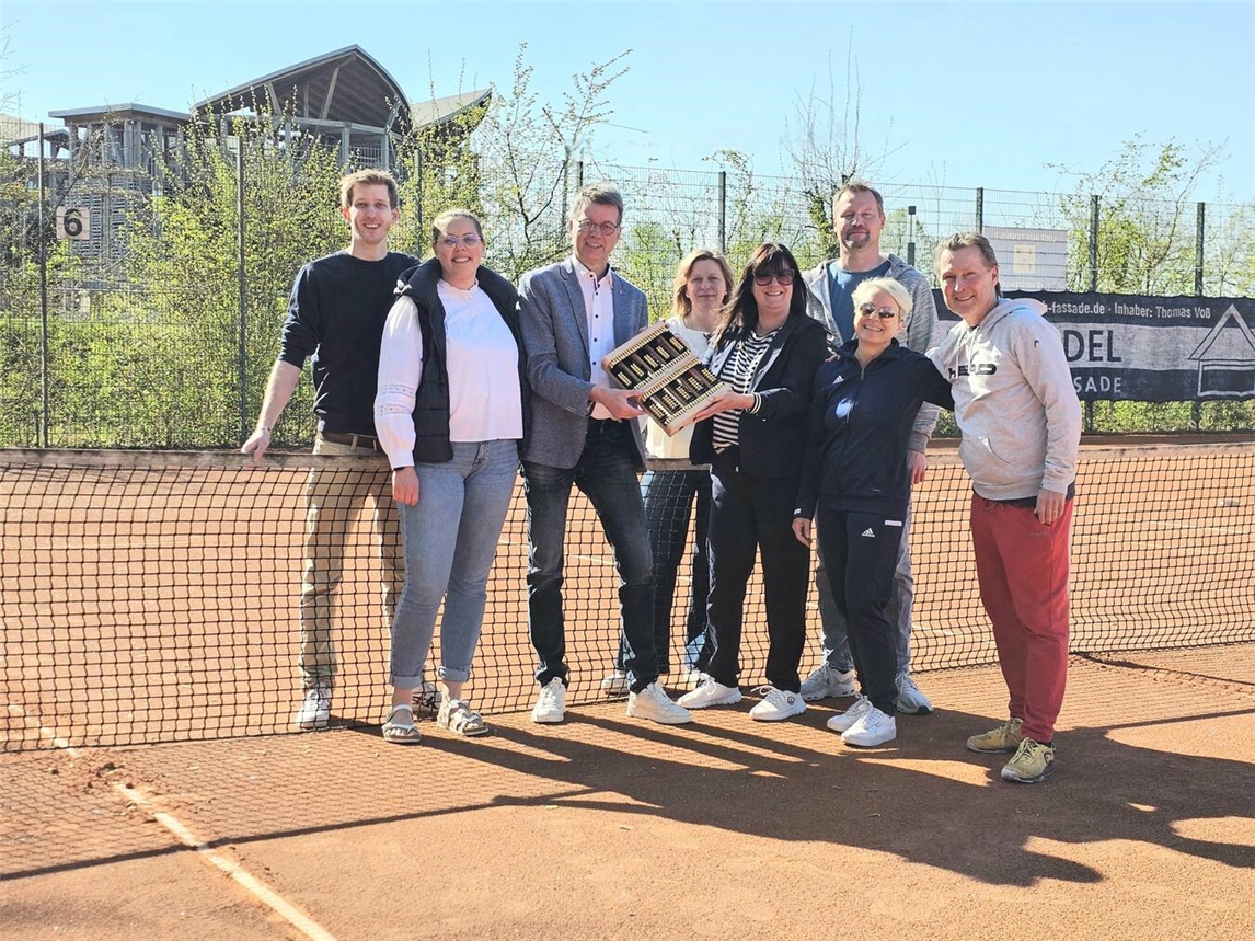 Von links: Felix Polders, Marleen Blumenkemper, Michael Rütten, Anja Rademacher, Kerstin Schick, Carsten Teichert , Inga Holzkamp und Trainer Michael Eistert. Foto: privat