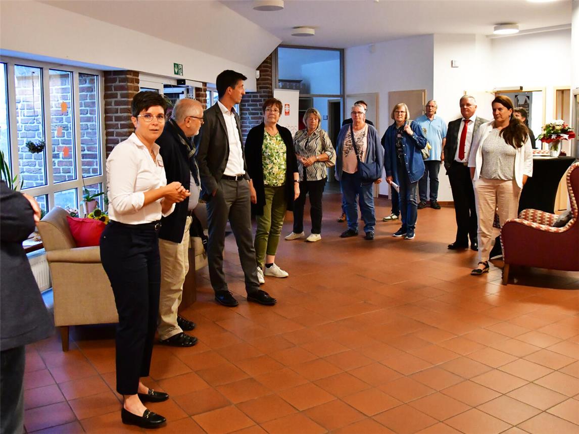 Vor der Delegiertenversammlung wurden die Räumlichkeiten der Caritas-Tagespflege St. Vinzenz in Emmerich besichtigt. Foto: Caritas