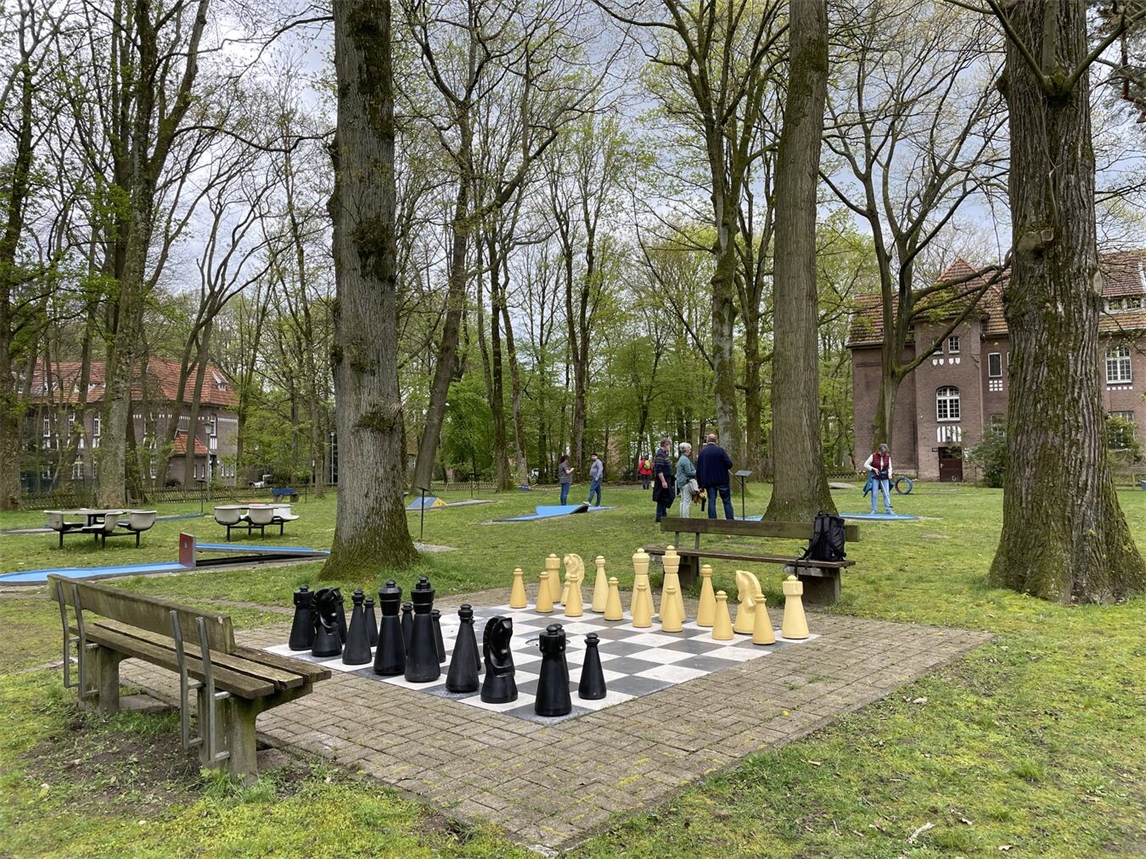 Kostenloses Spielen im Bedburger Begegnungspark vor Herbst-Winterpause, organisiert vom Förderverein.