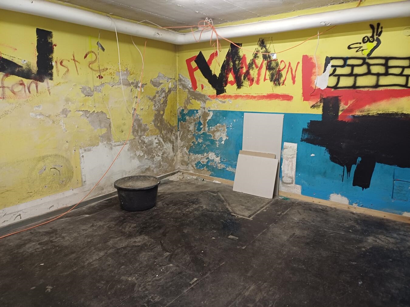 "Alter Keller vor Sanierung, sichtbare Abnutzung, Foto: privat"