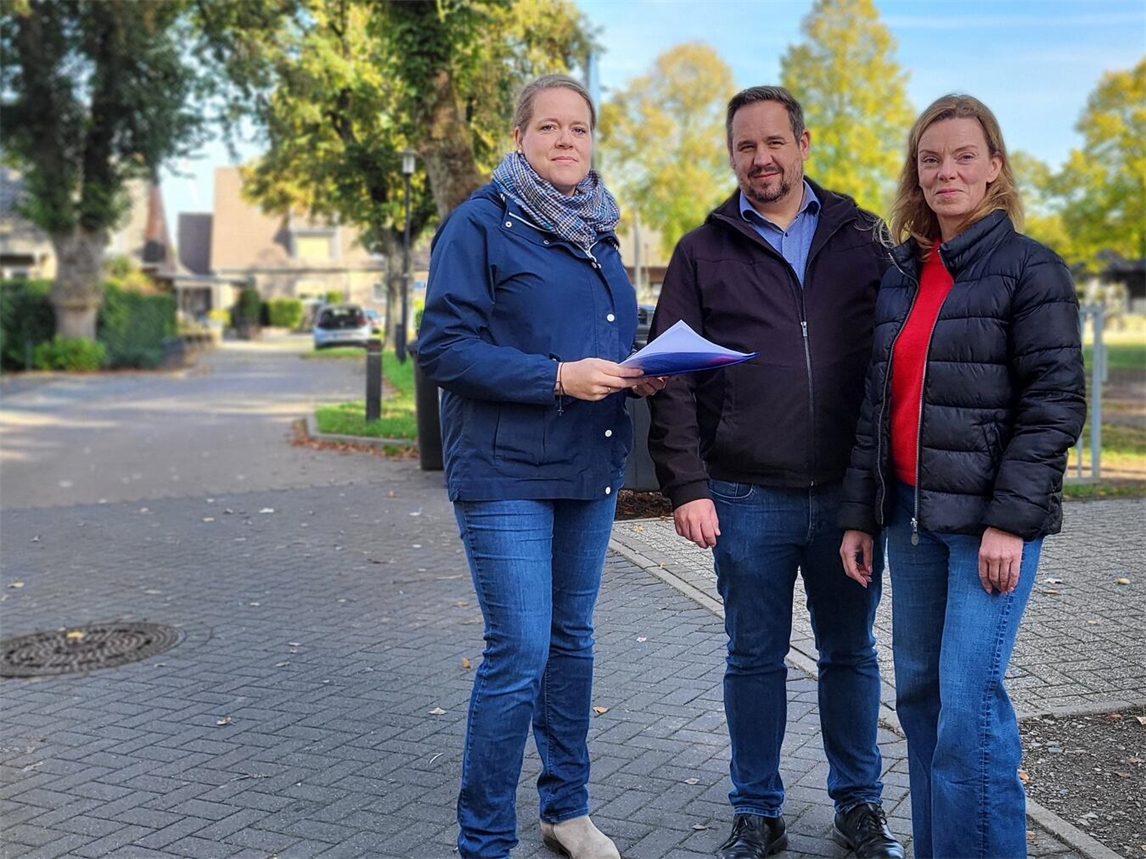 Vor-Ort-Termin Schulstraße Liebfrauenschule Emmerich, Janita Krapohl, Jens Bartel, Judith Flegel. Foto: Michael Bühs.