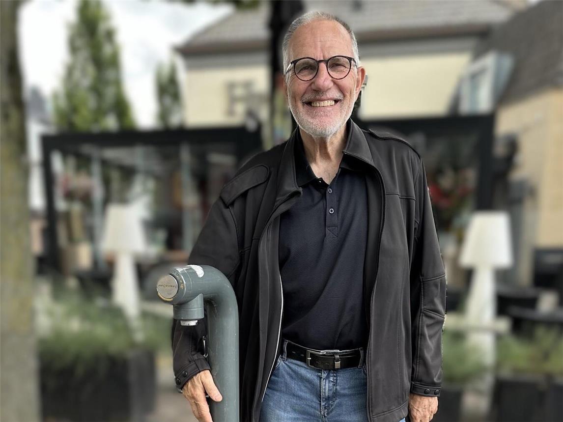 Vorbild ’s-Heerenberg: BGE-Ratsmitglied Joachim Sigmund am Trinkwasserbrunnen auf dem dortigen Marktplatz. Foto: privat
