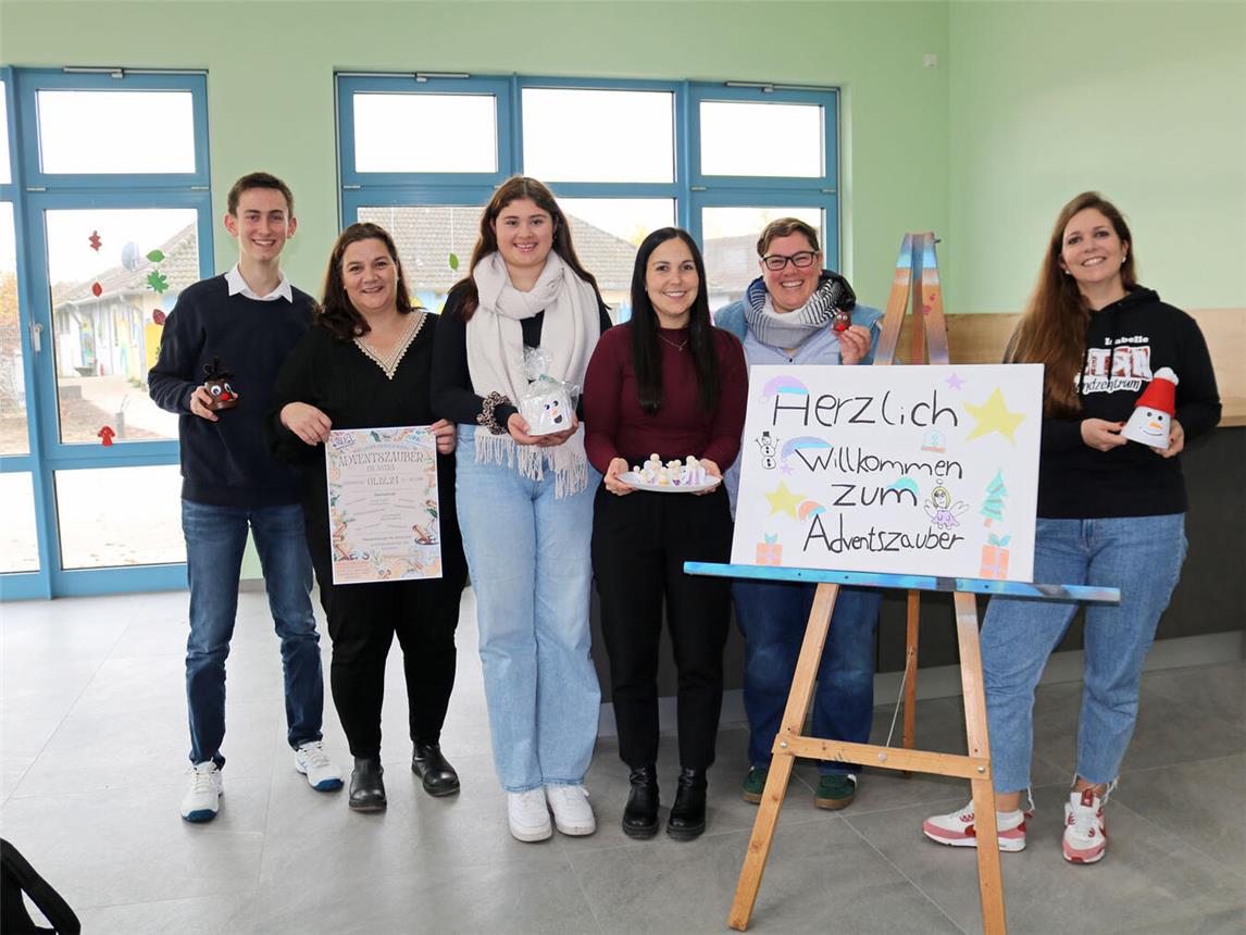 Vorfreude auf den Adventszauber (v.l.): Florian Wardemann (Jugendparlament), Verena Hanelt (Geschäftsführung Jugendparlament), Mia Jansen (Jugendparlament), Fabienne Heyer (Astra), Judith Boell (Fachbereichsleiterin) und Isabelle Caldenhoven (Astra) freuen sich schon auf den Adventszauber. NN-Foto: CDS