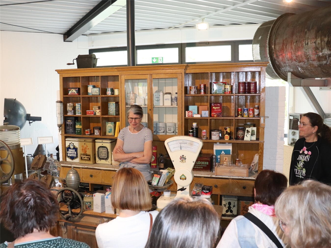 "Landfrauen lernen Kaffeeherstellung aus grünen Bohnen bei Führung, Foto: Sonsbecker Landfrauen"