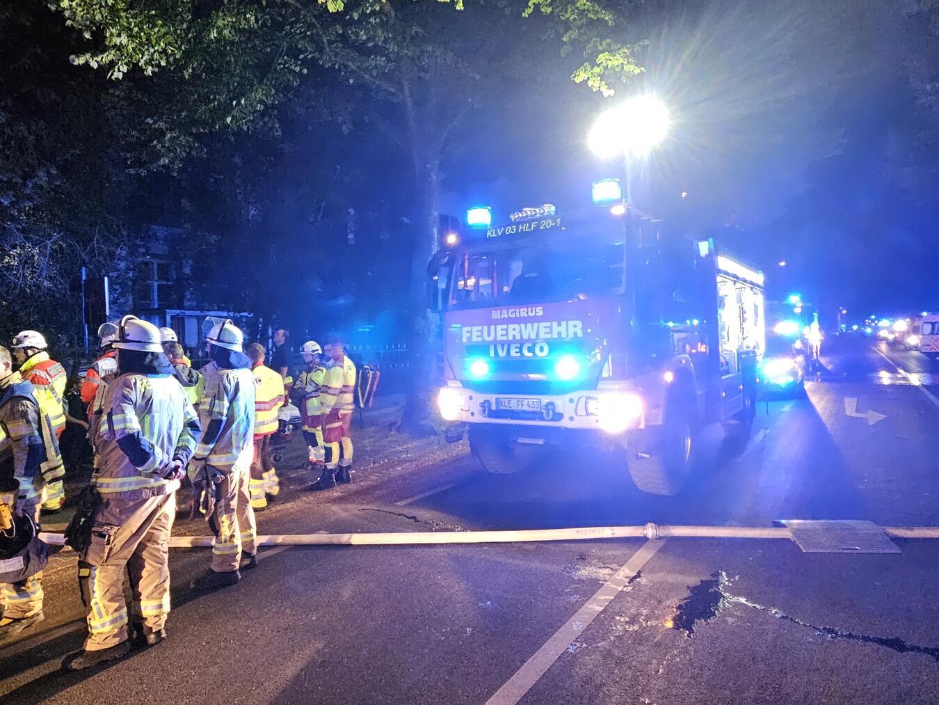 Während des Einsatzes war die Tiergartenstraße zwischen Gruftstraße und Heldstraße komplett gesperrt. Foto: Feuerwehr Kleve