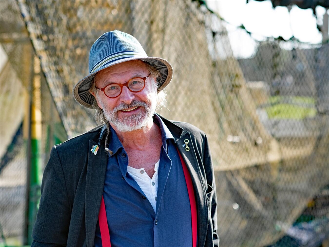 Wahlostfriese und erfolgreicher Krimi-Autor: Klaus-Peter Wolf liest erstmals in Rees. Foto: Wolfgang Weßling