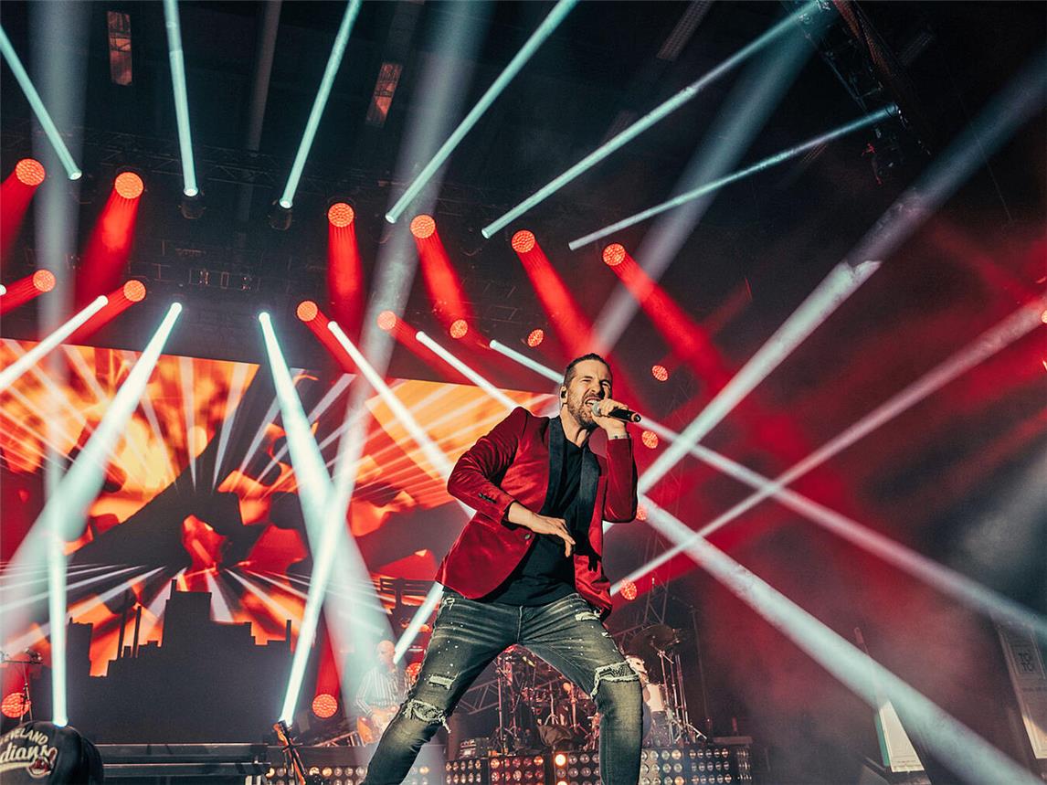 „Wahnsinn! – Die Show 2025“ bietet jede Menge Wolfgang Petry-Hits und eine atemberaubende Zeitreise durch Wolfgang Petrys Karriere. Foto: Holger Fichtner