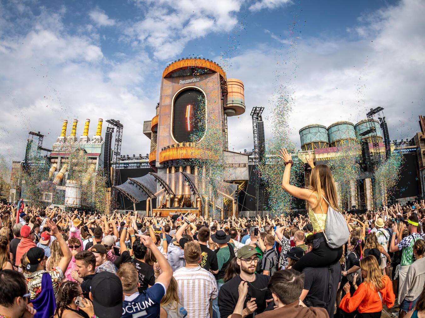 Wahnsinn, Liebe und pure Glückseligkeit regieren vom 19. bis 21. Juli wieder in Parookaville.Foto: Julien Duval